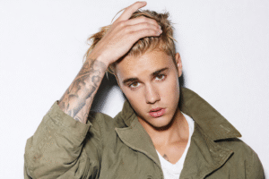 Justin Bieber 近距離肖像照，展現成熟後的流行歌手形象與個人風格轉變