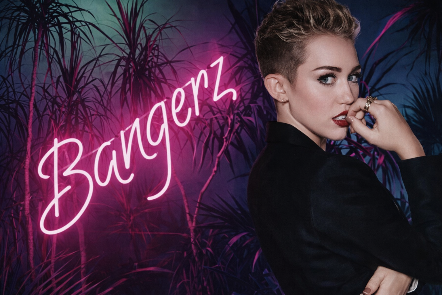Miley Cyrus《Bangerz》專輯時期形象照，象徵其從 Disney 偶像轉向成人流行與嘻哈文化的關鍵轉型階段