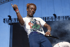 Lil Uzi Vert 在演唱會舞台上進行現場表演