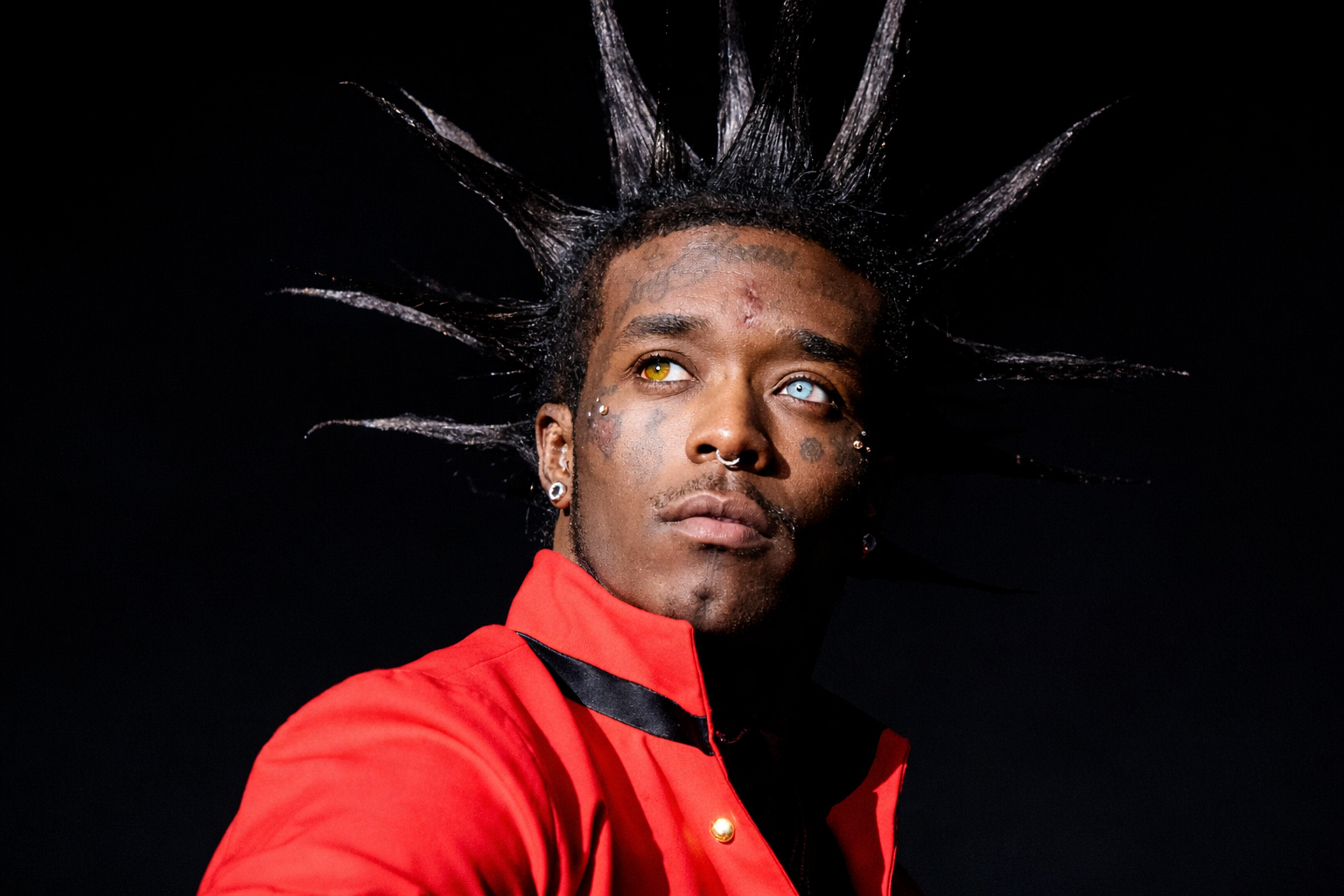 Lil Uzi Vert 經典刺蝟頭造型與異色瞳風格的形象照片